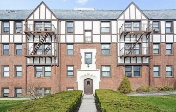 Building Photo - 11 Greenridge Ave