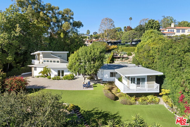 Foto del edificio - 11215 Sunset Blvd