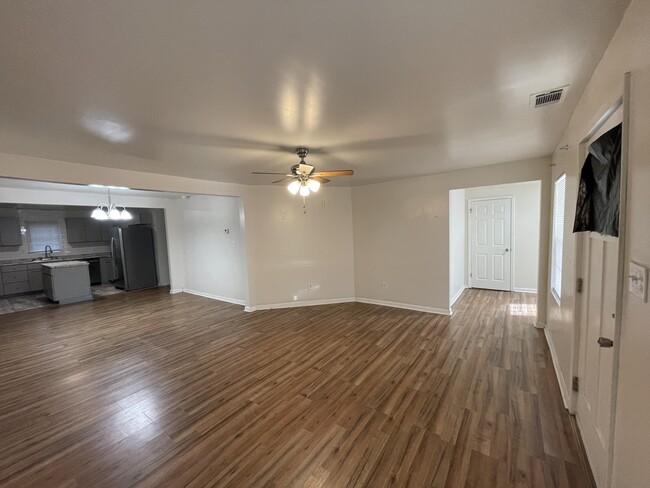 Foto del edificio - 5-125 Roundtree St