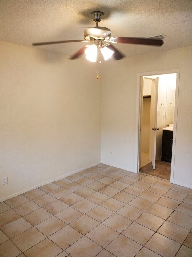 Building Photo - 1001 Bird Creek Dr