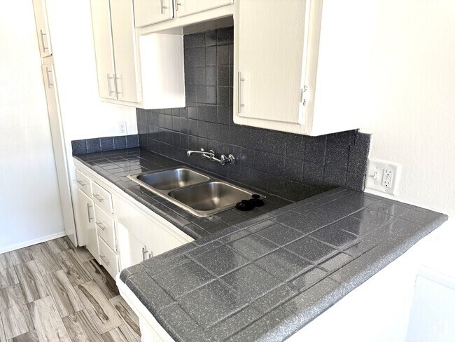 Building Photo - 4445 Murietta Ave