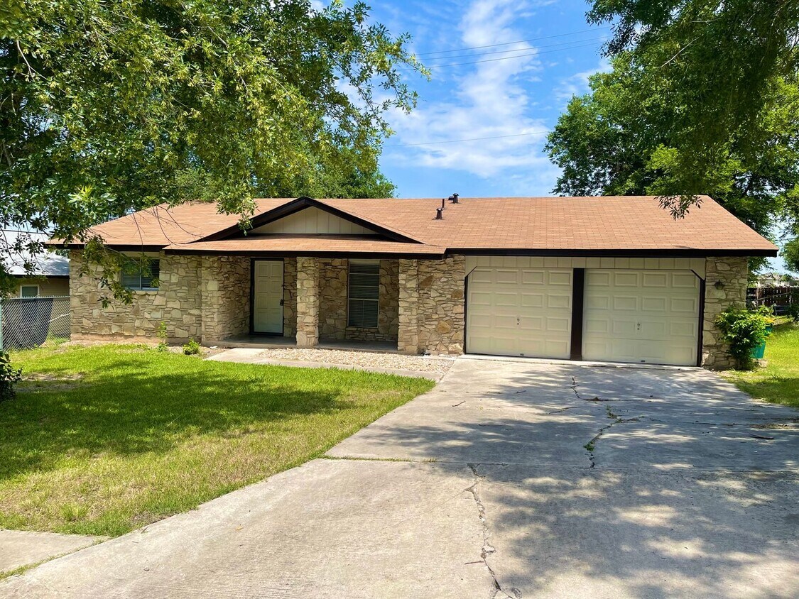 Foto principal - Remodeled Beautiful 1 Story Home!
