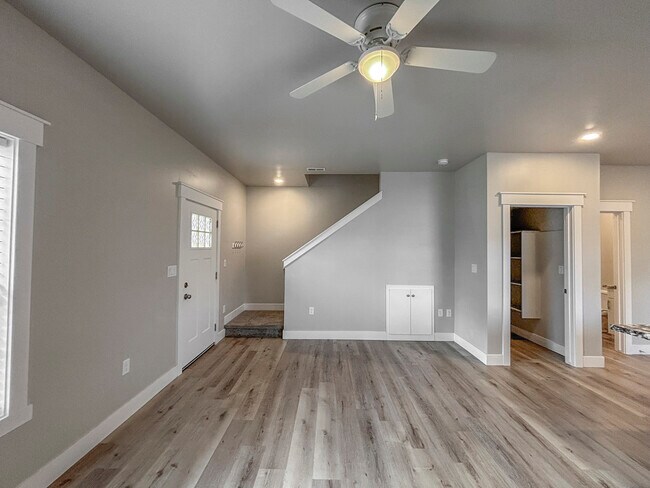 Foto del edificio - 359 N 3rd W St