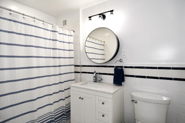 Foto del edificio - 5301 Westbard Cir