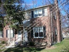 Building Photo - 3282 Coolidge Hwy