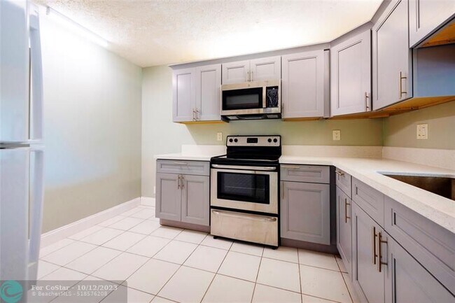 Building Photo - 7410 Woodmont Terrace