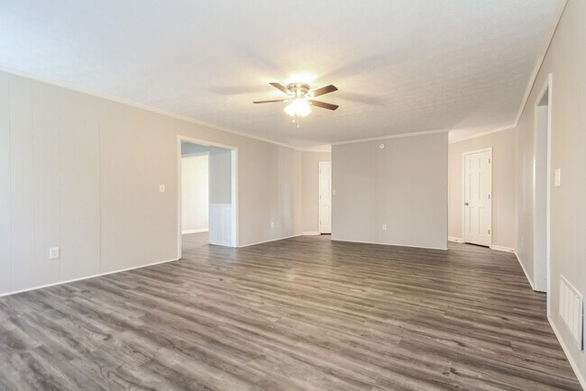 Foto del edificio - 1202 Green Fern Dr