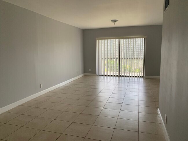 Foto del edificio - 3105 Oakland Shores Dr