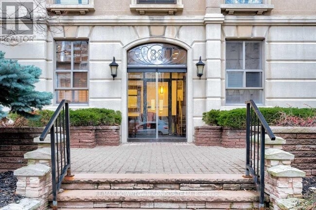 Building Photo - 88 Charles St E