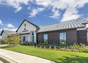 Building Photo - 2908 E Howard Ln