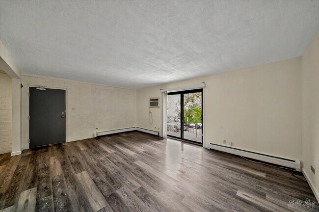 Foto del edificio - 134 E Bailey Rd