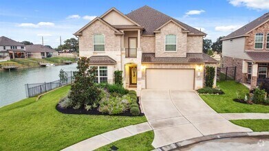 Building Photo - 3522 Lake Lugano Cir