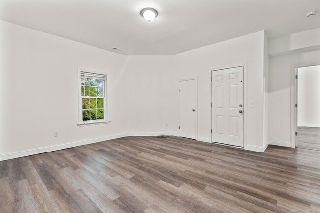 Building Photo - 22 Brewster St