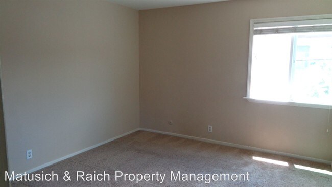 Building Photo - 20650 Park Cir E