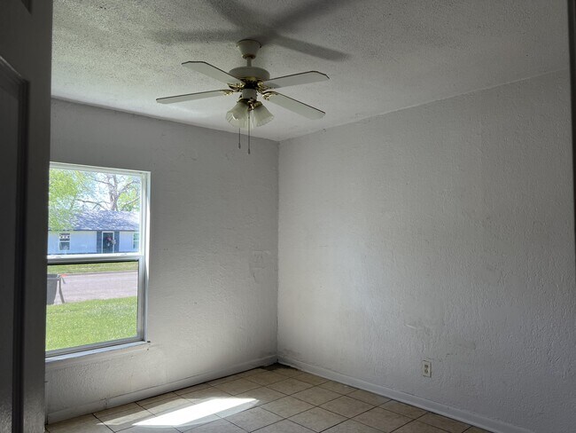 Foto del edificio - 1509 White Ave