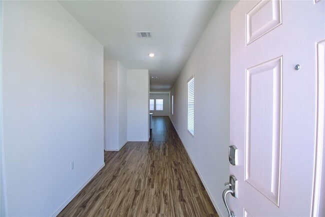 Foto del edificio - 2233 Forgetmenot Ln