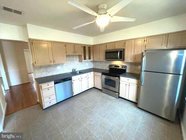 Building Photo - 7328 Glendower Ct