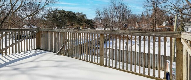 Building Photo - 704 Brock St S