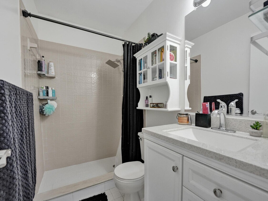 Foto principal - 5341 Pennington Ln