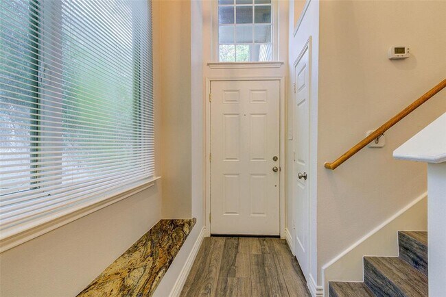Foto del edificio - 14 Newberry Trail Ct