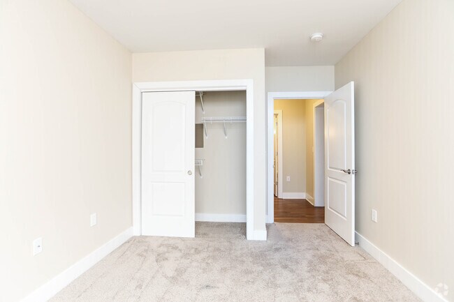 2BR, 2BA - 1,026 SF - The Oxford - The Lane