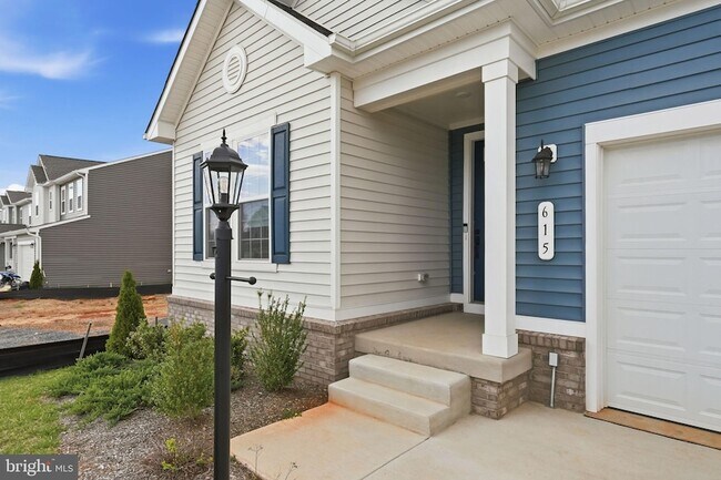 Foto del edificio - 615 Clover Ln