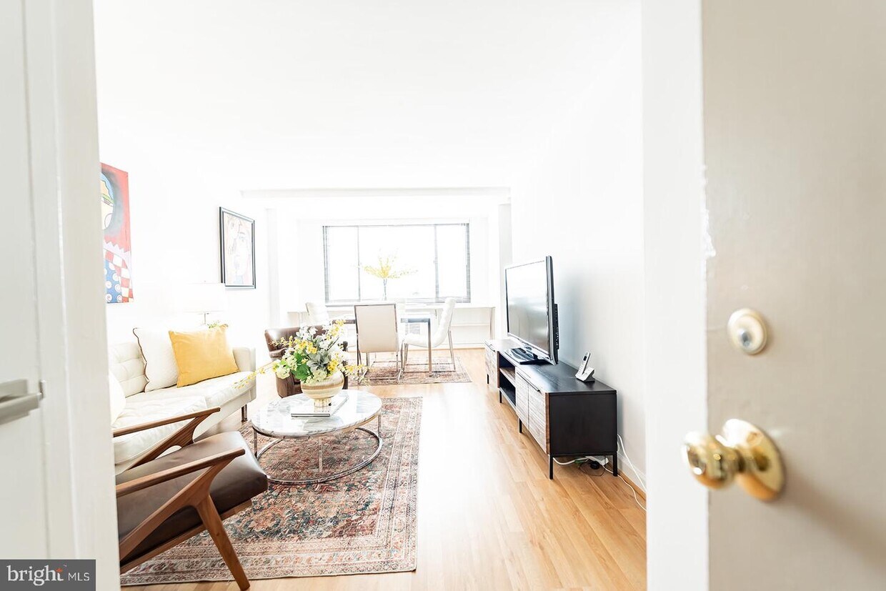 Foto principal - 1011 Arlington Blvd