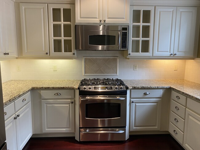Kitchen - 678 SW Rustica Ter
