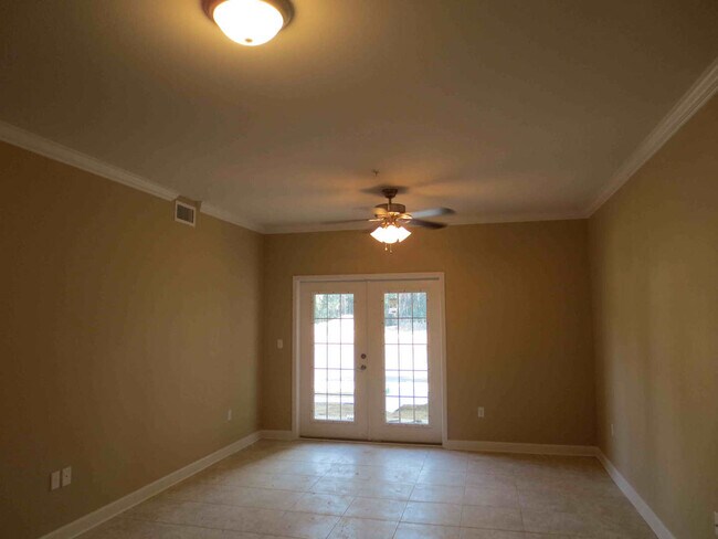 Building Photo - Beautiful Three Bedroom Apartment in Fort Walton Beach!