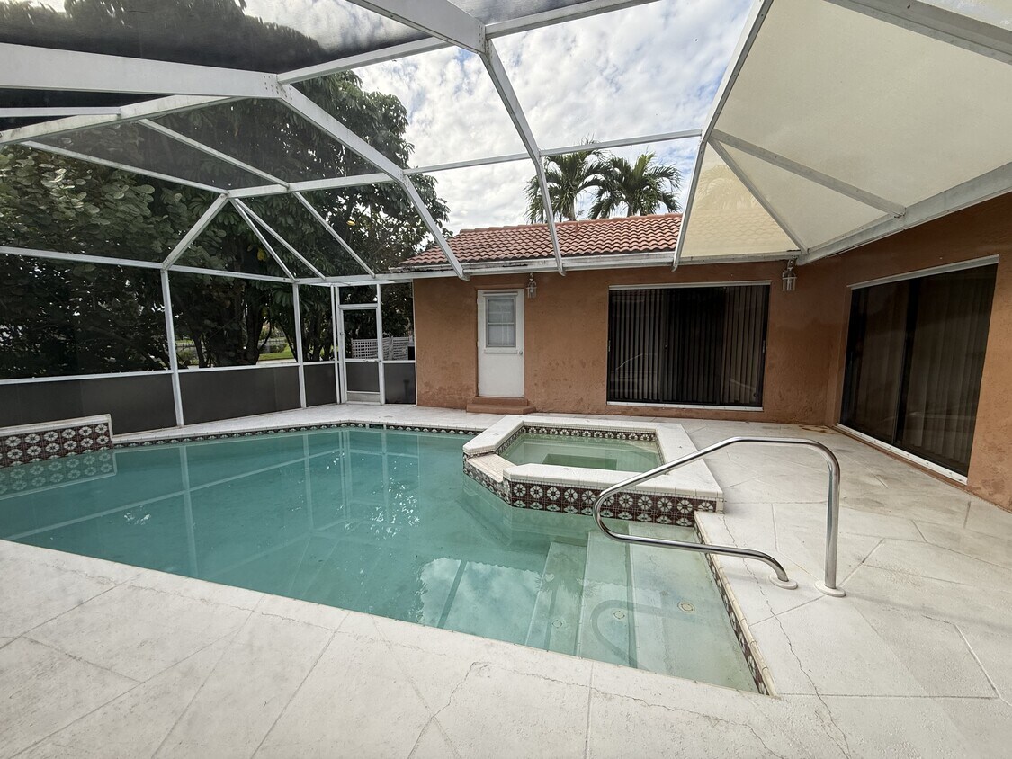 Foto del edificio - 9701 Galley Ct