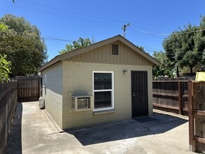 Building Photo - 1324 Del Rey Ave