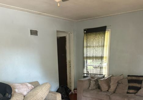 Foto del edificio - 5211 Thrush Ave