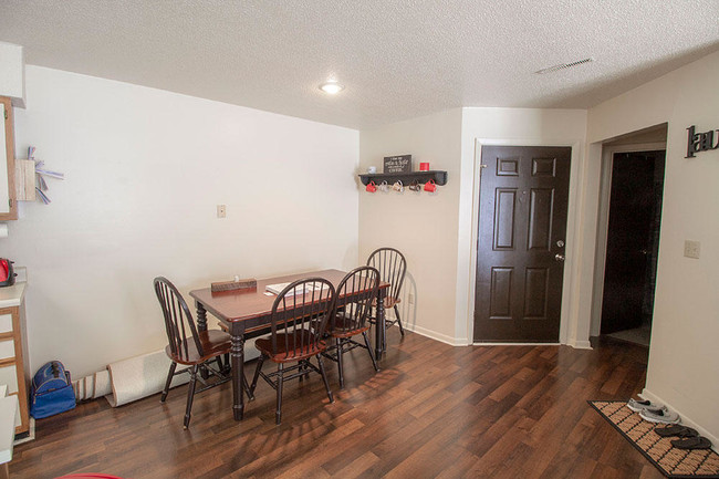 Building Photo - 1702 Kittyhawk Dr