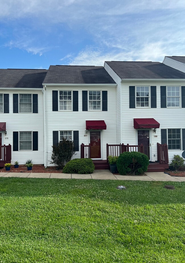Building Photo - 577 Beaverview Dr