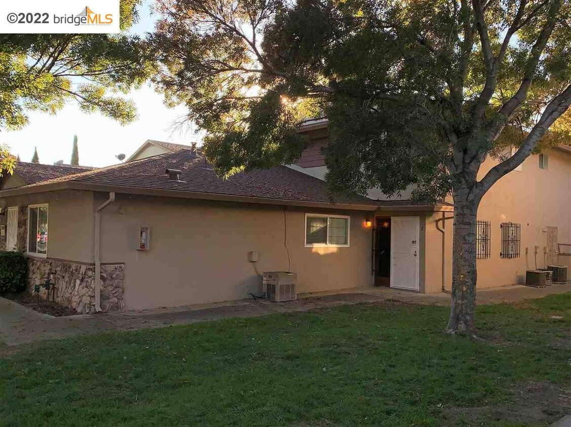 Primary Photo - 2300 Peppertree Way