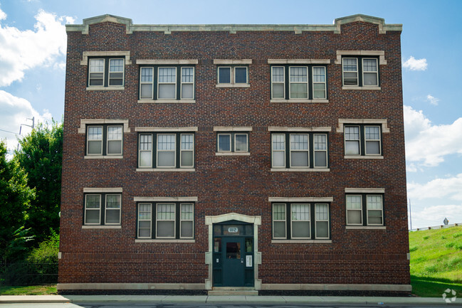 Building Photo - Utomin Apartments