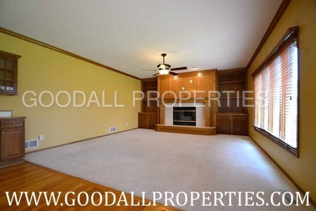 Foto del edificio - 2210 Country Club Blvd