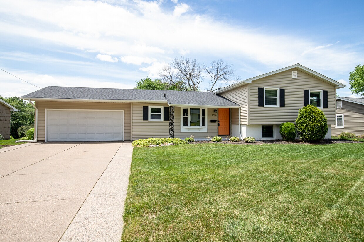 Primary Photo - 2520 Olympia Dr