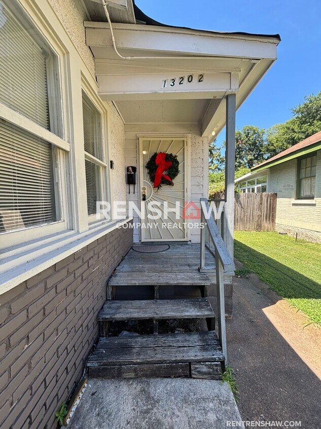 1320 Faxon Ave, Memphis, TN 38104 House Rental in Memphis, TN