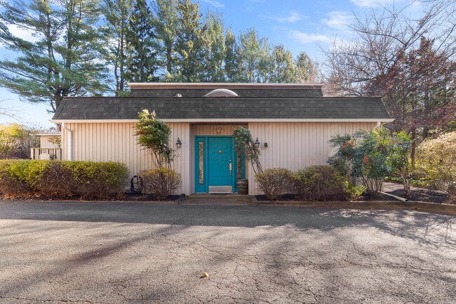 Building Photo - 2103 Laurel Brook Rd