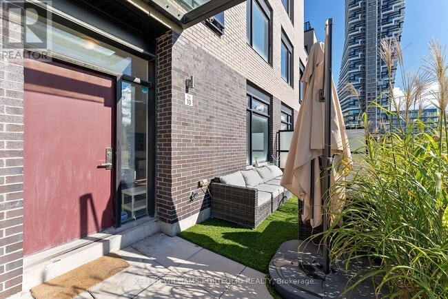 Photo du bâtiment - 4030 Parkside Village Dr