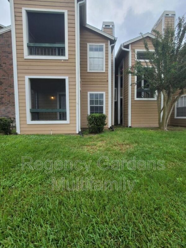 Building Photo - 4400 Thornbriar Ln