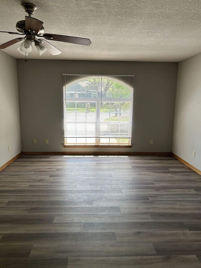 Building Photo - 717 E Madison St