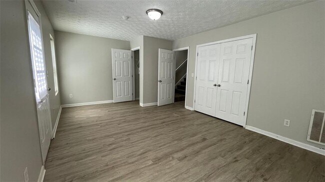 Building Photo - 1708 Redan E