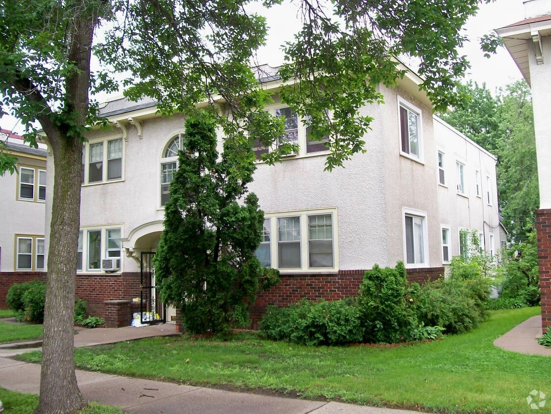 Building Photo - 3923-3925 Chicago Ave