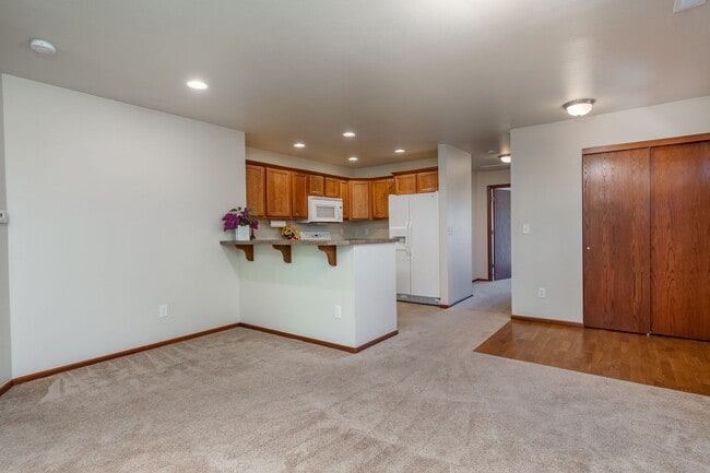 Building Photo - 2 Bed 2 Bath Home - 55+ Community Only