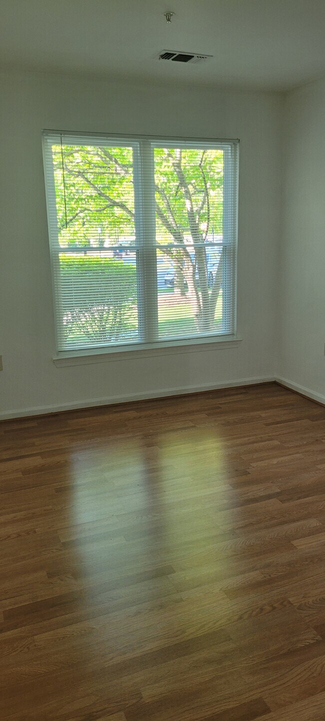 12913 Alton Sq Unit 103, Herndon, VA 20170 Condo for Rent in Herndon