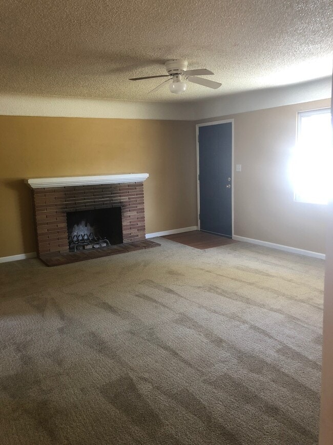 Building Photo - Nice 3 bed 1 bath