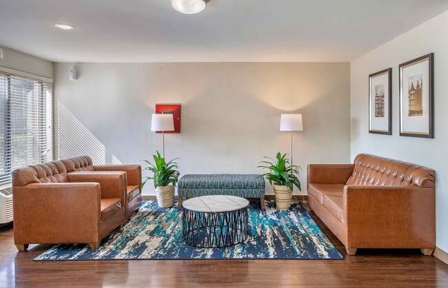 Lobby and Guest Check-in - Furnished Studio - Houston