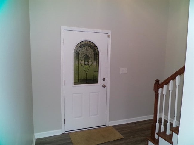 Building Photo - 204 Village Dr